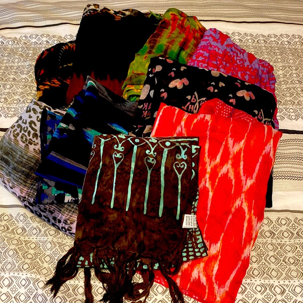 BUNDLED 9 scarfs